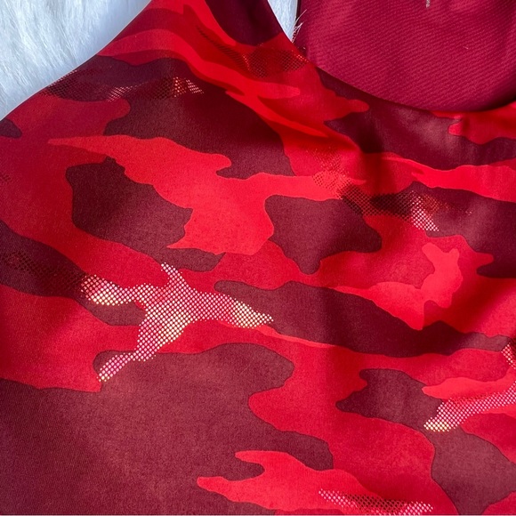 Athleta SupersonicšRed CamoĀ UltimateĀ Printed Crop Top Sports Bra NWT Small A-C - Picture 3 of 10